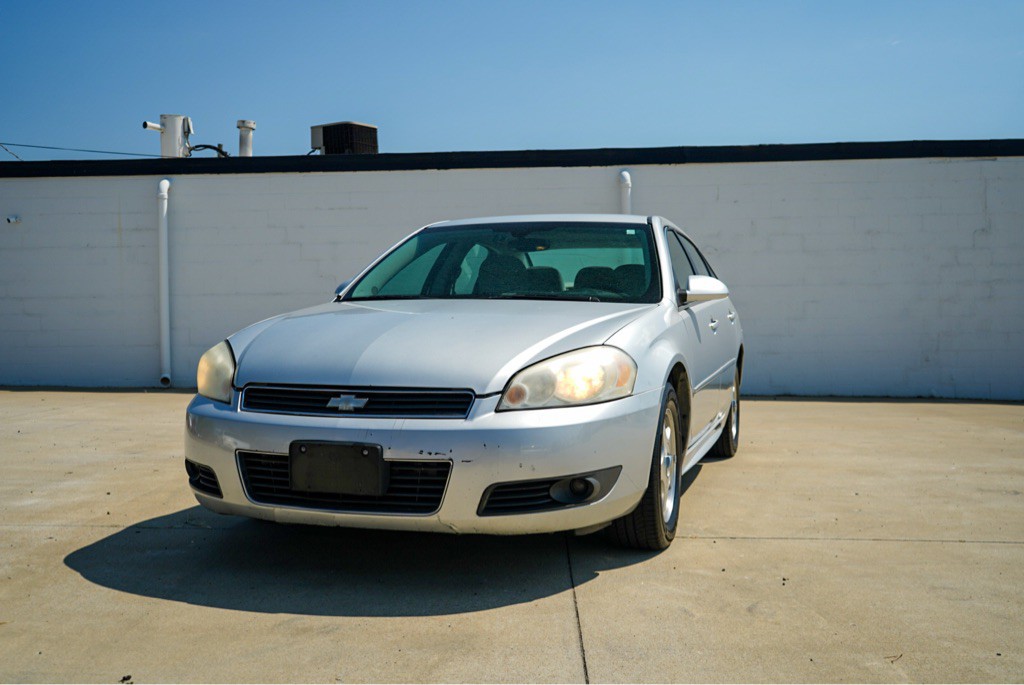 2011 Chevrolet Impala Image 2