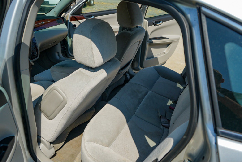2011 Chevrolet Impala Image 12