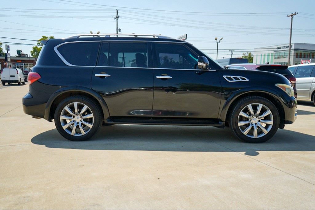 2012 INFINITI QX56 Image 5