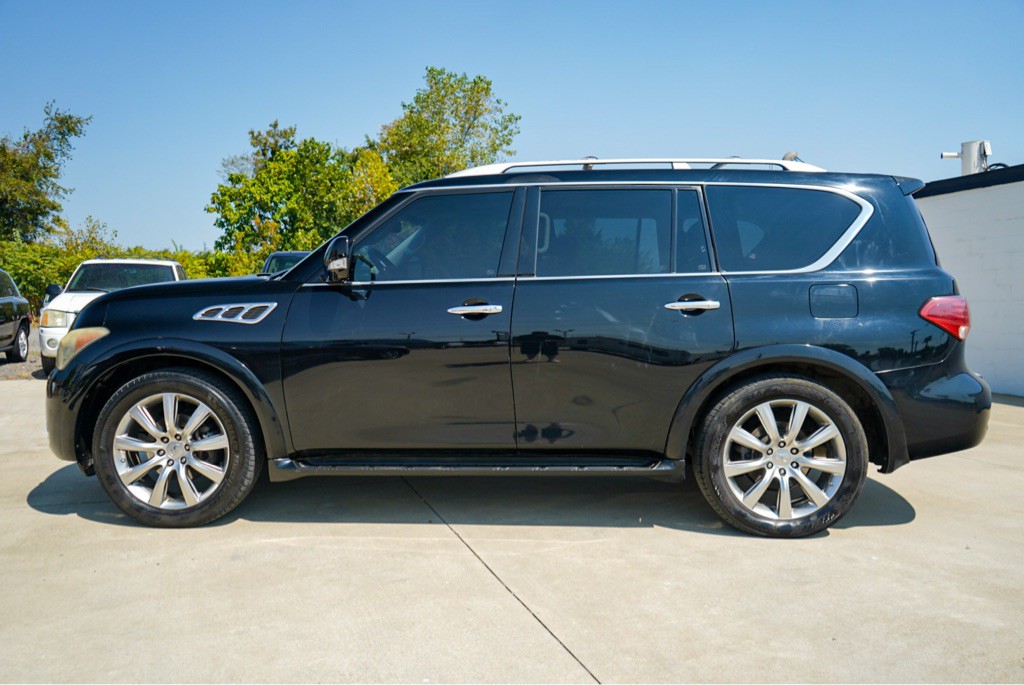2012 INFINITI QX56 Image 9