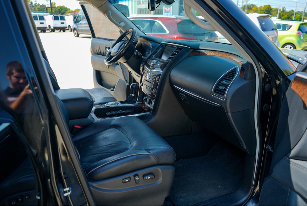 2012 INFINITI QX56 Image 10