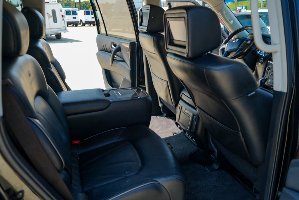 2012 INFINITI QX56 Image 11