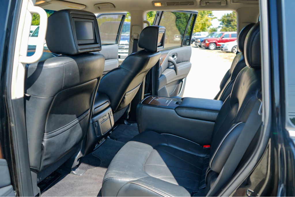 2012 INFINITI QX56 Image 12