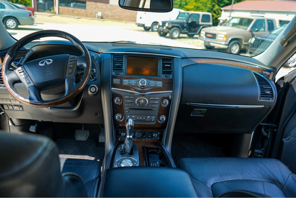 2012 INFINITI QX56 Image 14