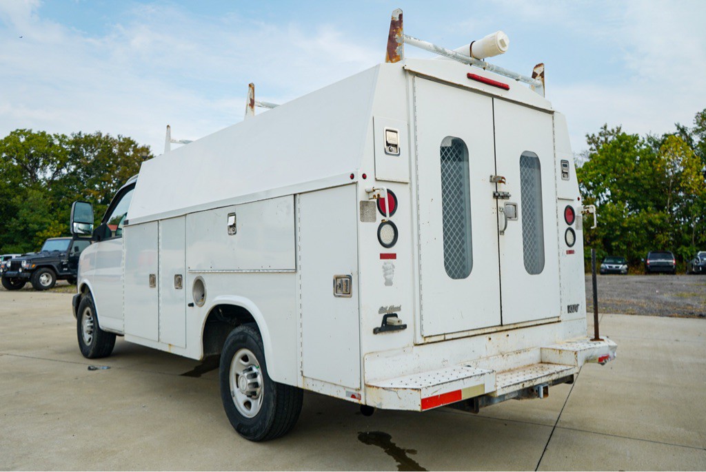 2015 Chevrolet Express Image 8