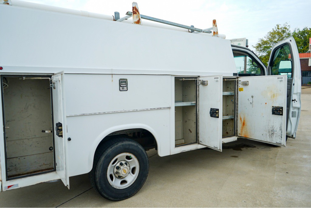 2015 Chevrolet Express Image 11