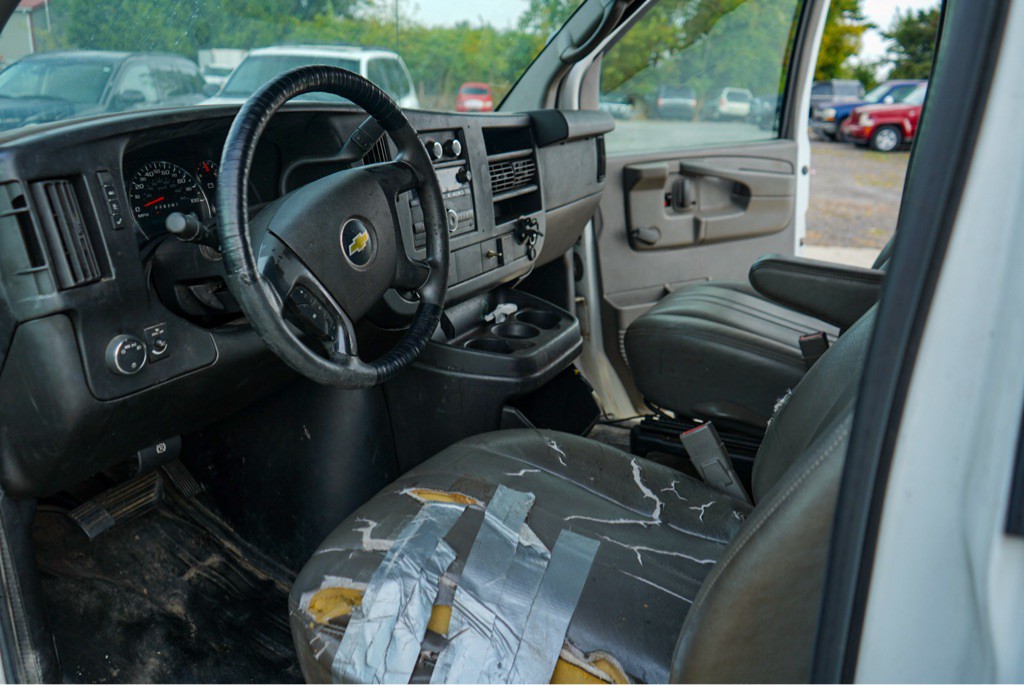 2015 Chevrolet Express Image 14