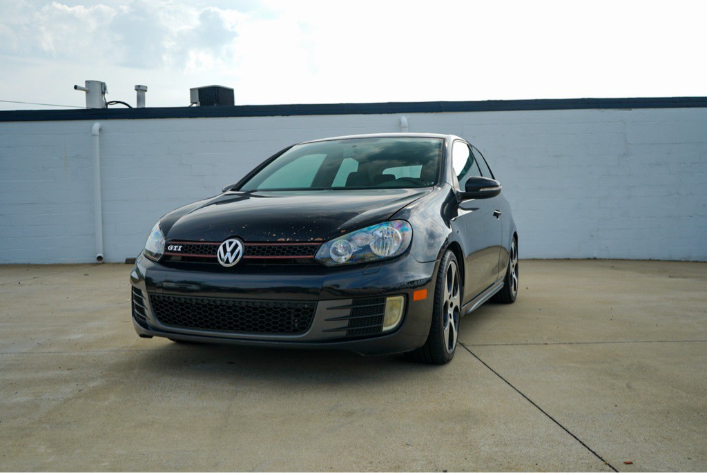 2011 Volkswagen GTI Image 2