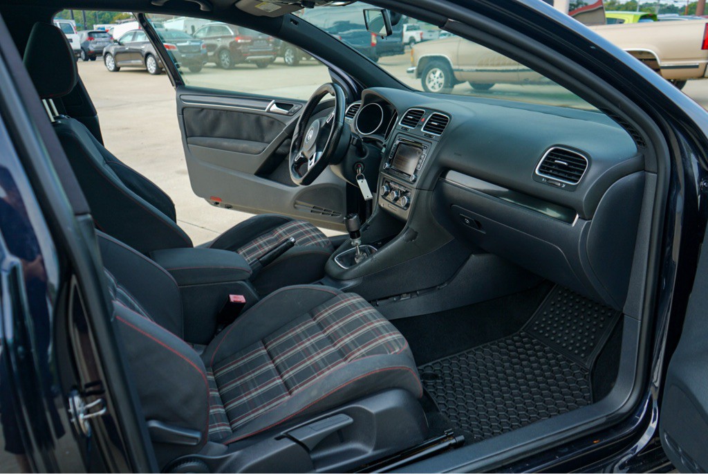 2011 Volkswagen GTI Image 10