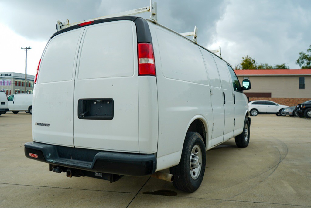 2019 Chevrolet Express Image 6