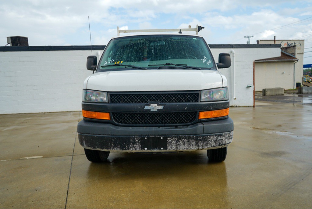2019 Chevrolet Express Image 3