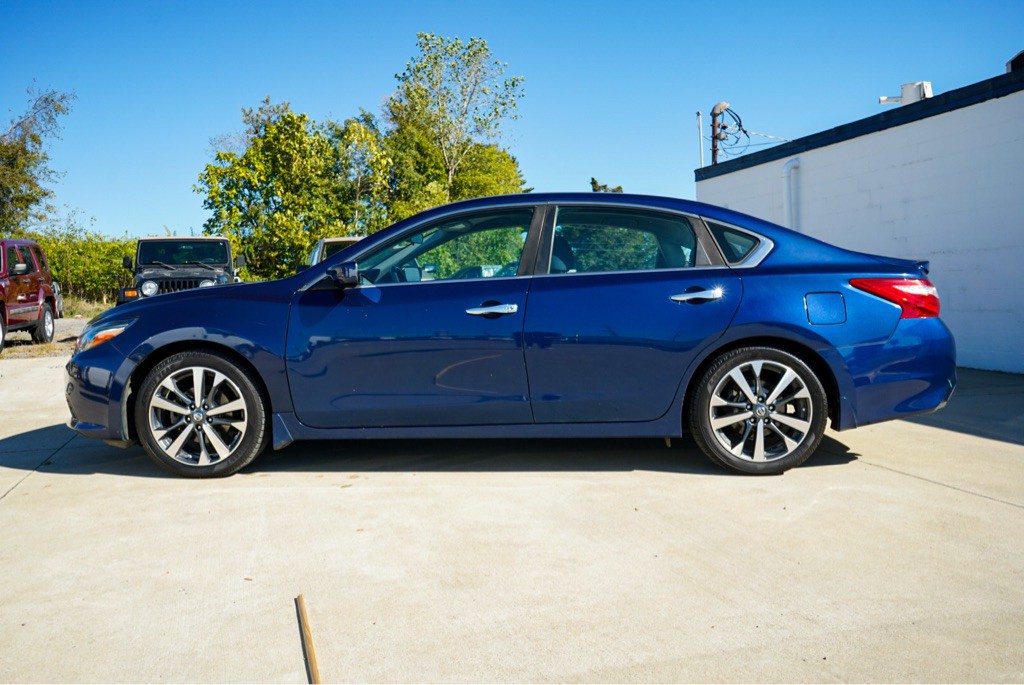 2016 Nissan Altima Image 9
