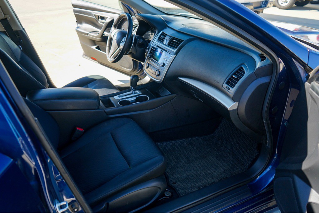 2016 Nissan Altima Image 10