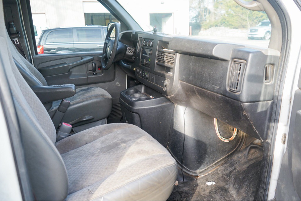 2012 Chevrolet Express Image 5