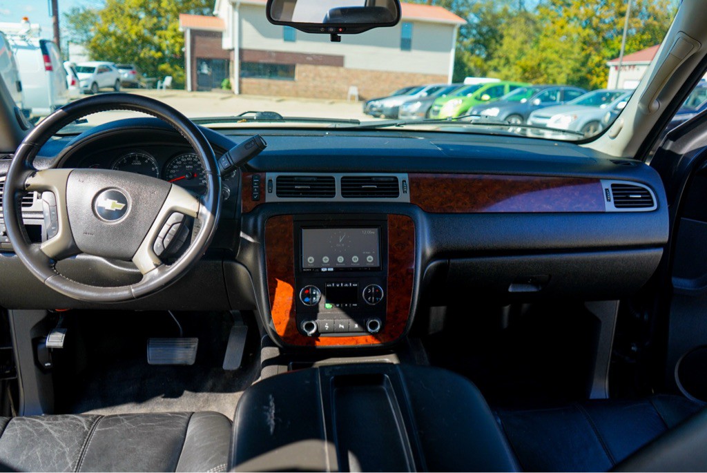 2011 Chevrolet Tahoe Image 14