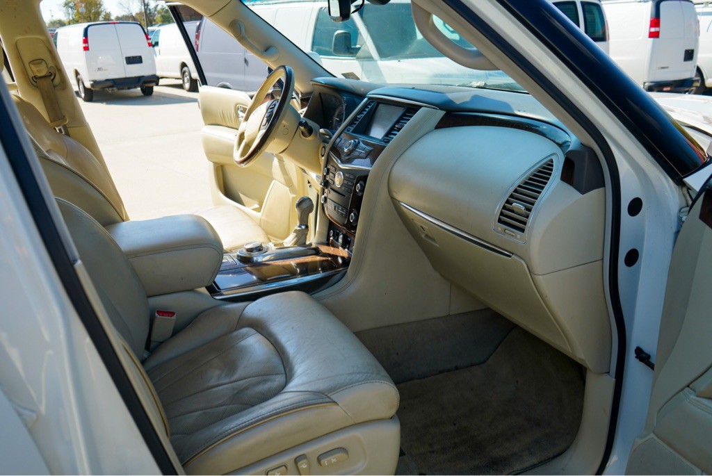 2014 INFINITI QX80 Image 10