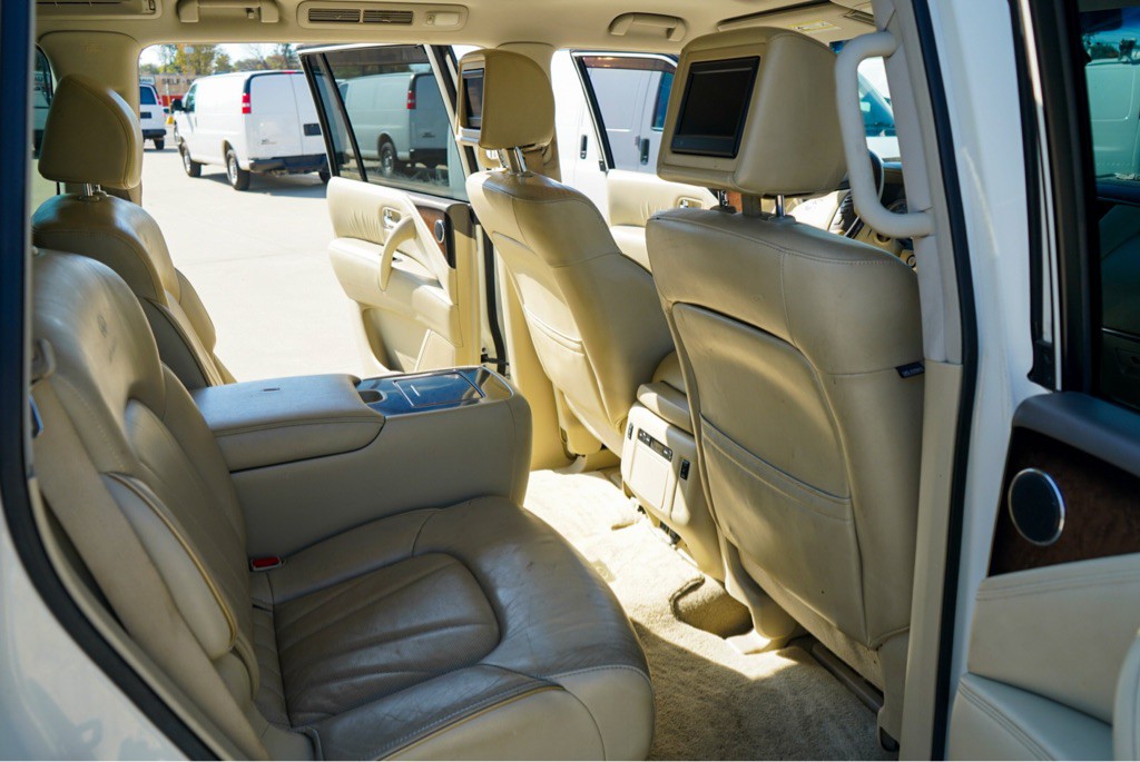 2014 INFINITI QX80 Image 11