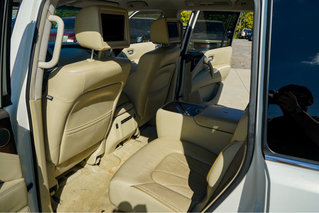 2014 INFINITI QX80 Image 12