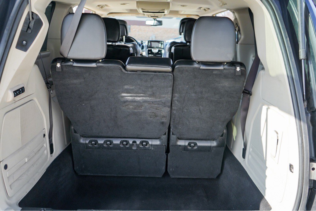 2013 Chrysler Town & Country Image 13