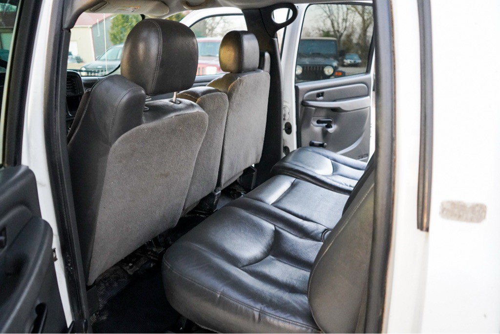 2005 Chevrolet Silverado 1500 Image 12