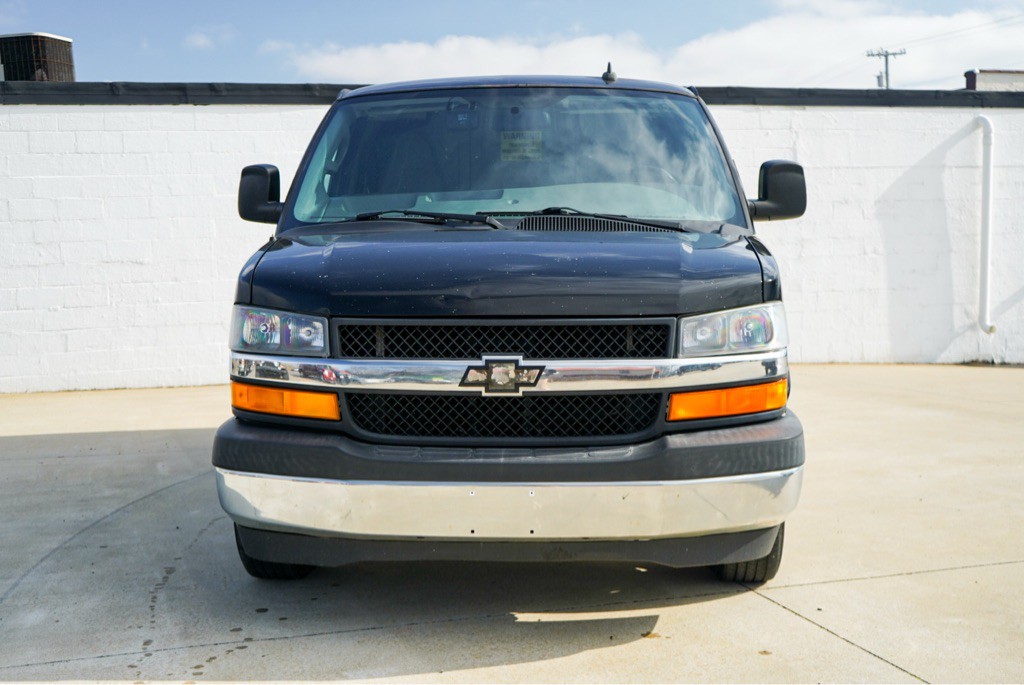2017 Chevrolet Express Image 3