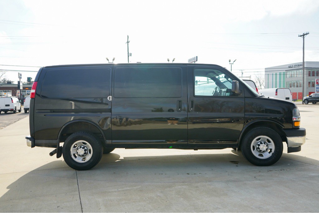 2017 Chevrolet Express Image 5