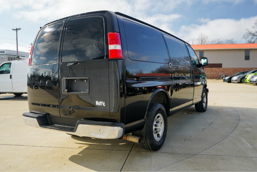 2017 Chevrolet Express Image 6