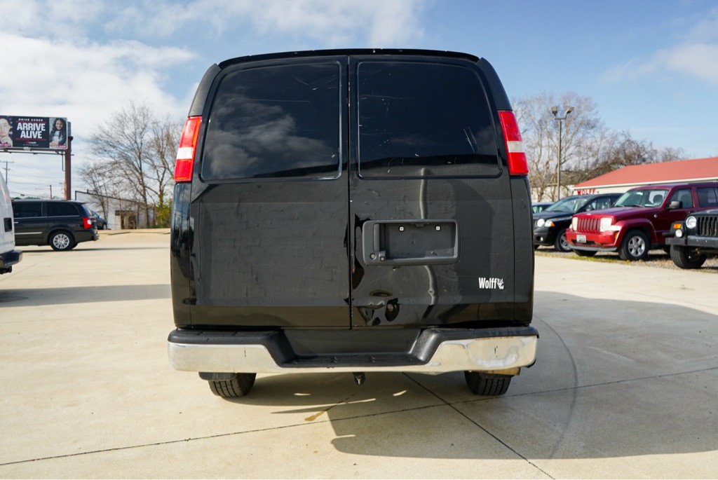 2017 Chevrolet Express Image 7