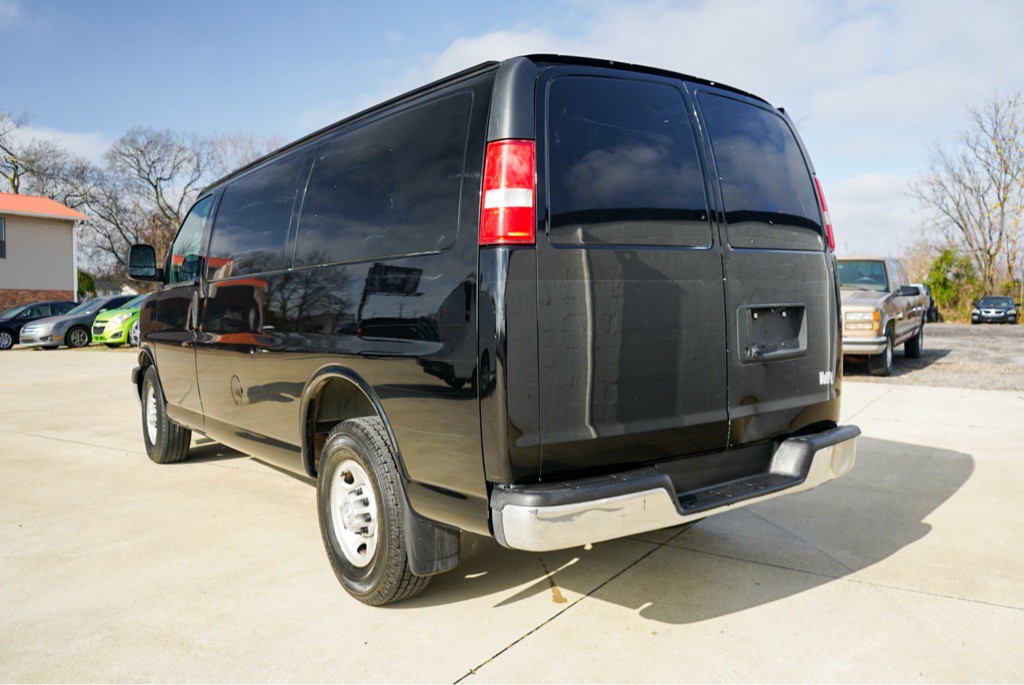 2017 Chevrolet Express Image 8