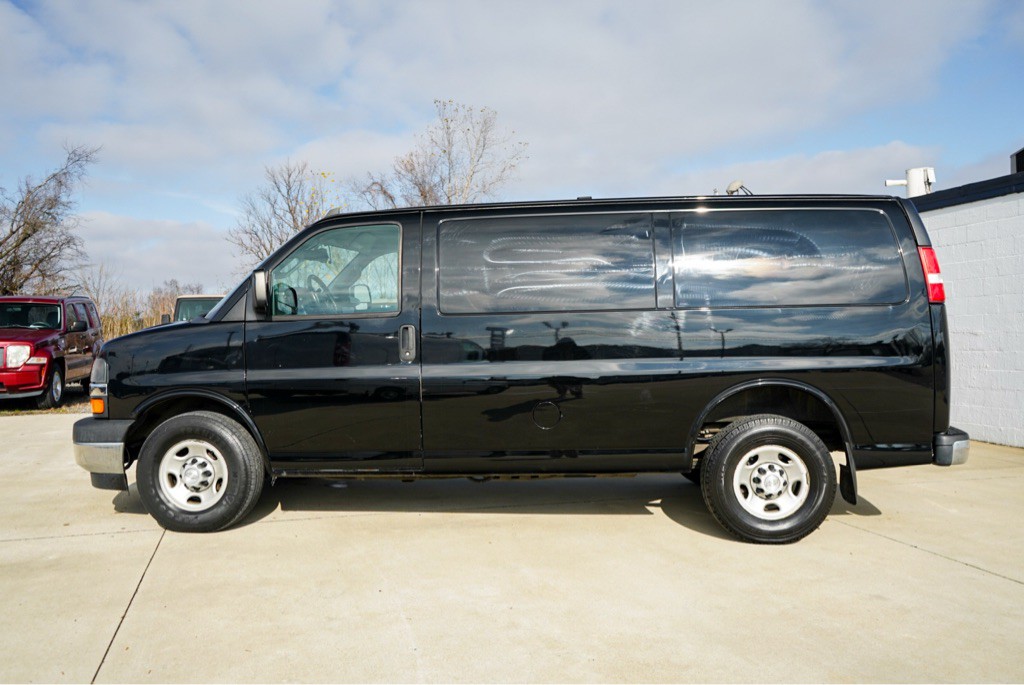 2017 Chevrolet Express Image 9