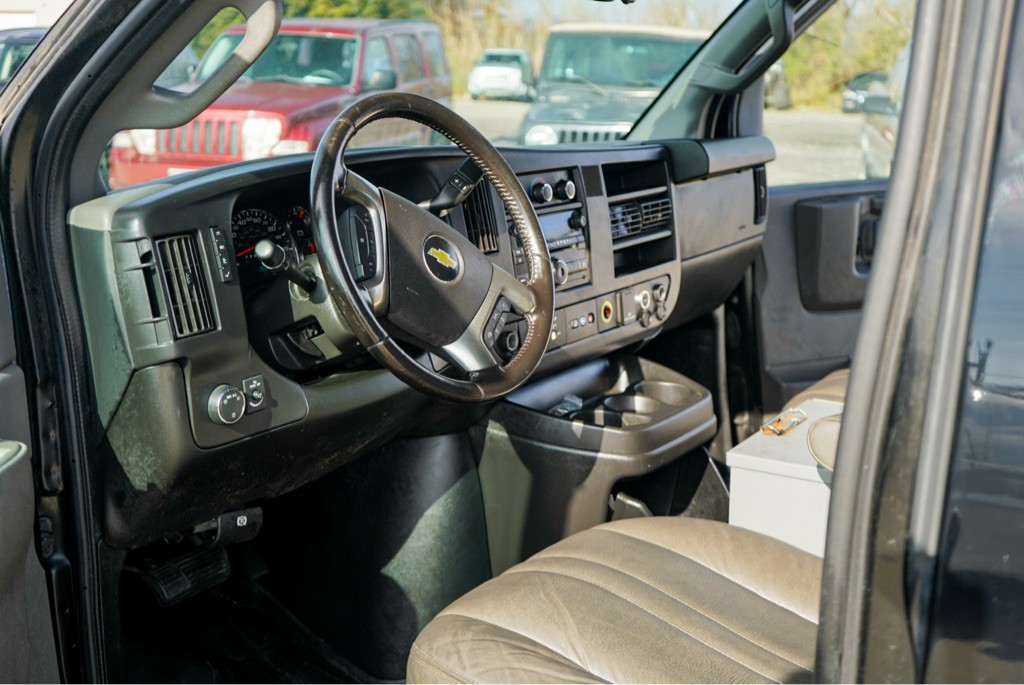 2017 Chevrolet Express Image 13