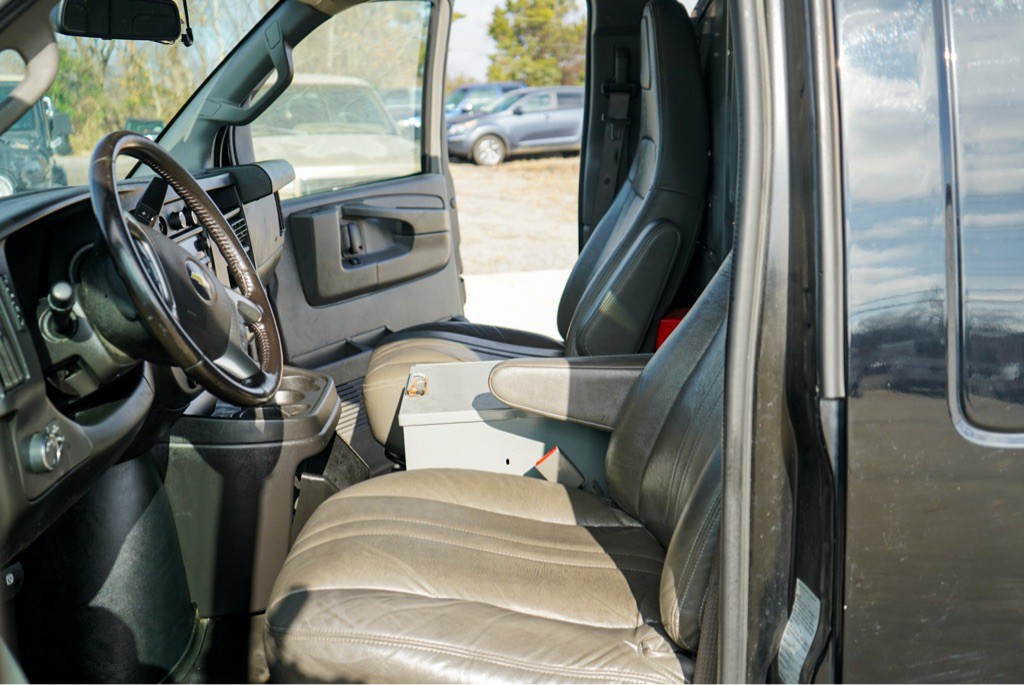 2017 Chevrolet Express Image 14
