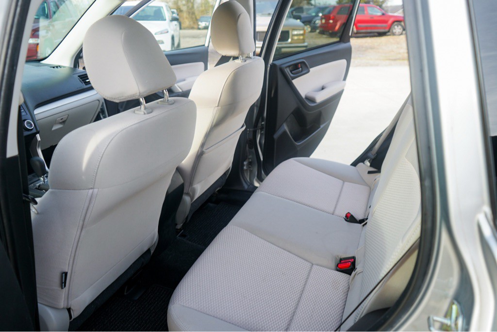 2015 Subaru Forester Image 12