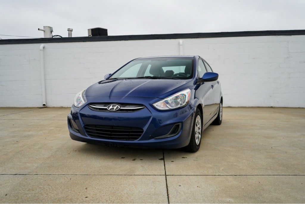 2016 Hyundai Accent Image 2