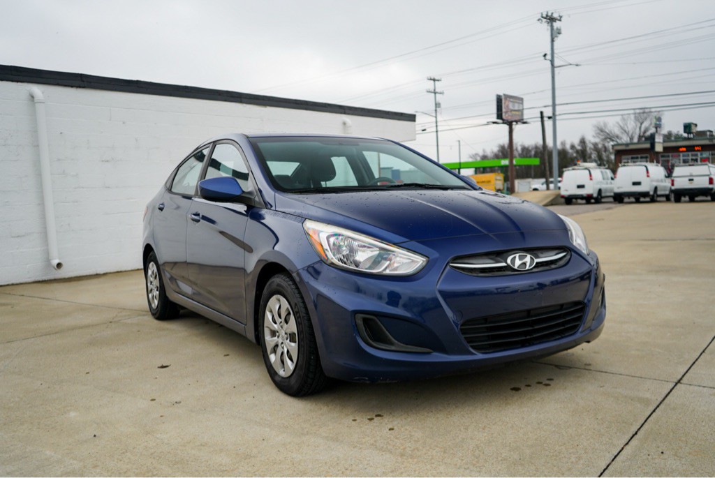 2016 Hyundai Accent Image 4