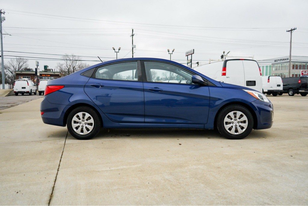 2016 Hyundai Accent Image 5