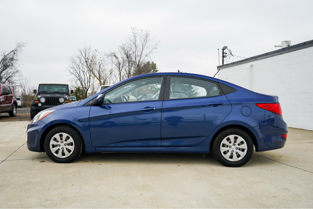 2016 Hyundai Accent Image 9