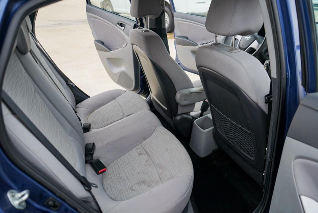 2016 Hyundai Accent Image 11