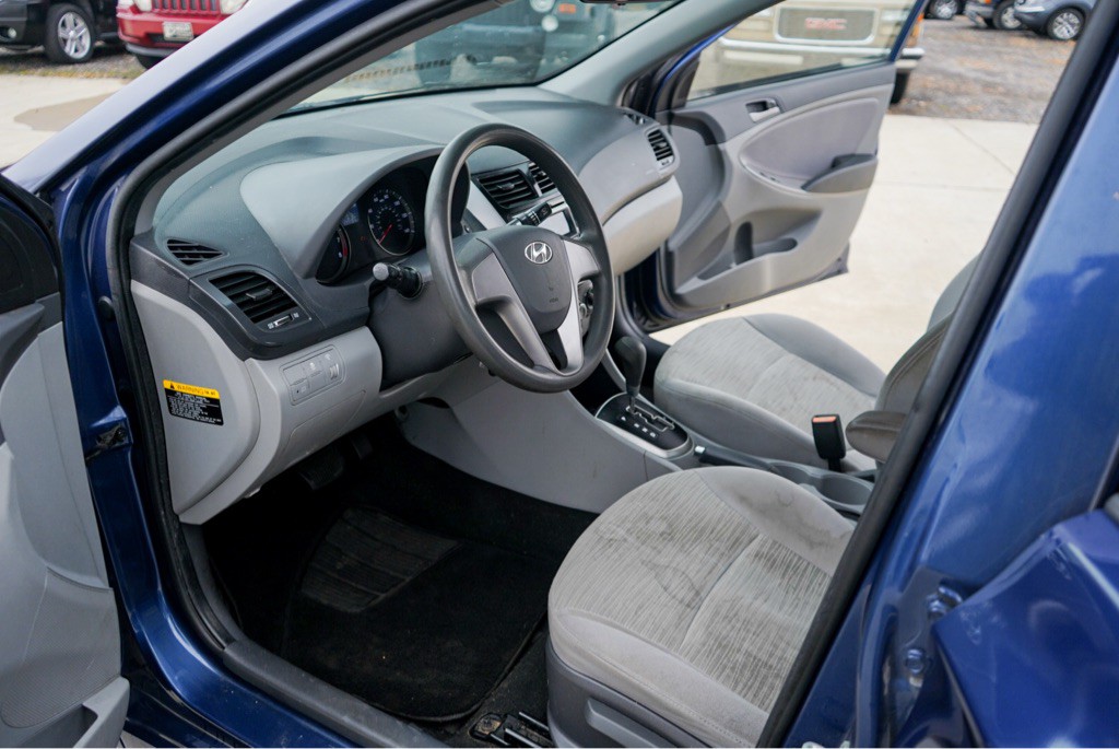 2016 Hyundai Accent Image 13