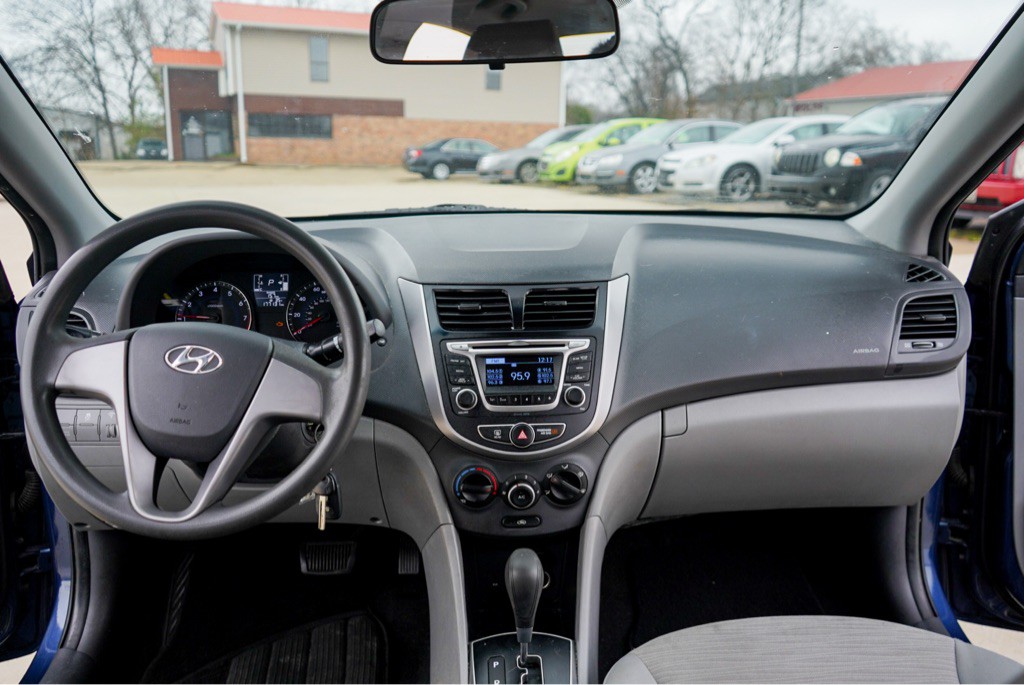 2016 Hyundai Accent Image 14