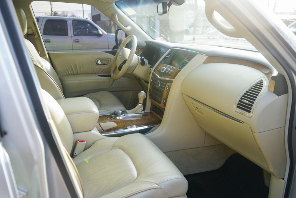 2012 INFINITI QX56 Image 5