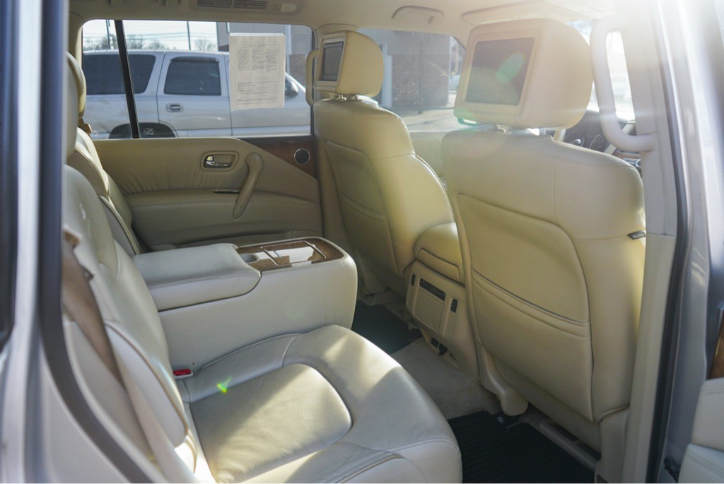 2012 INFINITI QX56 Image 6