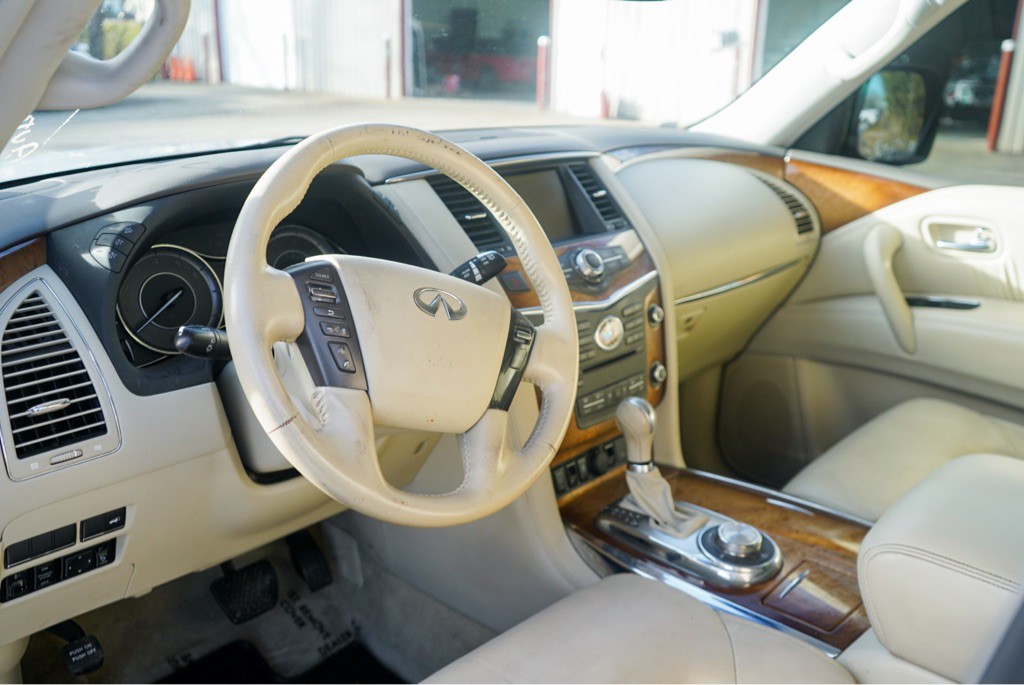 2012 INFINITI QX56 Image 7