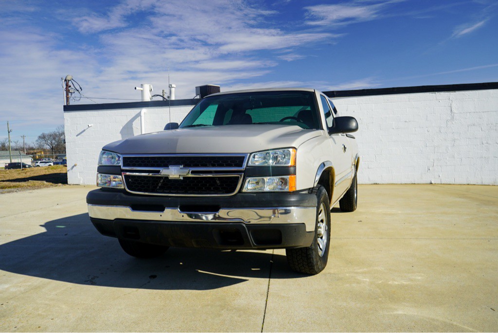 2006 Chevrolet Silverado 1500 Image 2