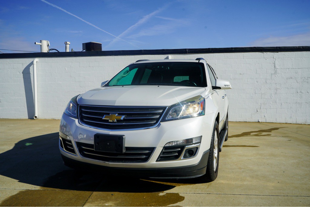 2017 Chevrolet Traverse Image 2