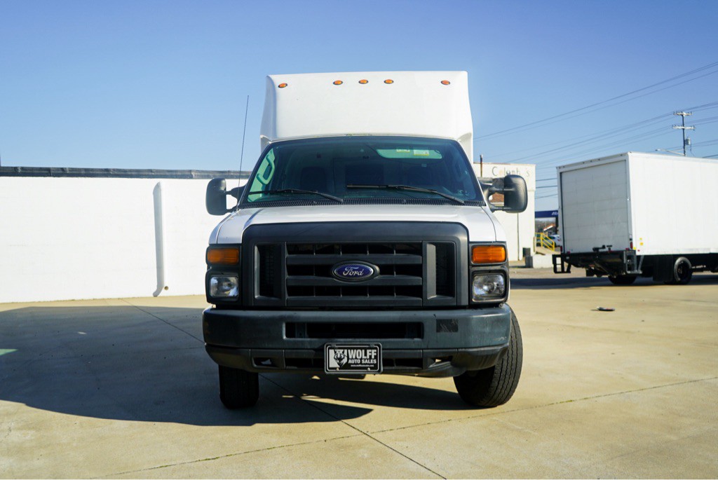 2017 Ford Econoline Image 3