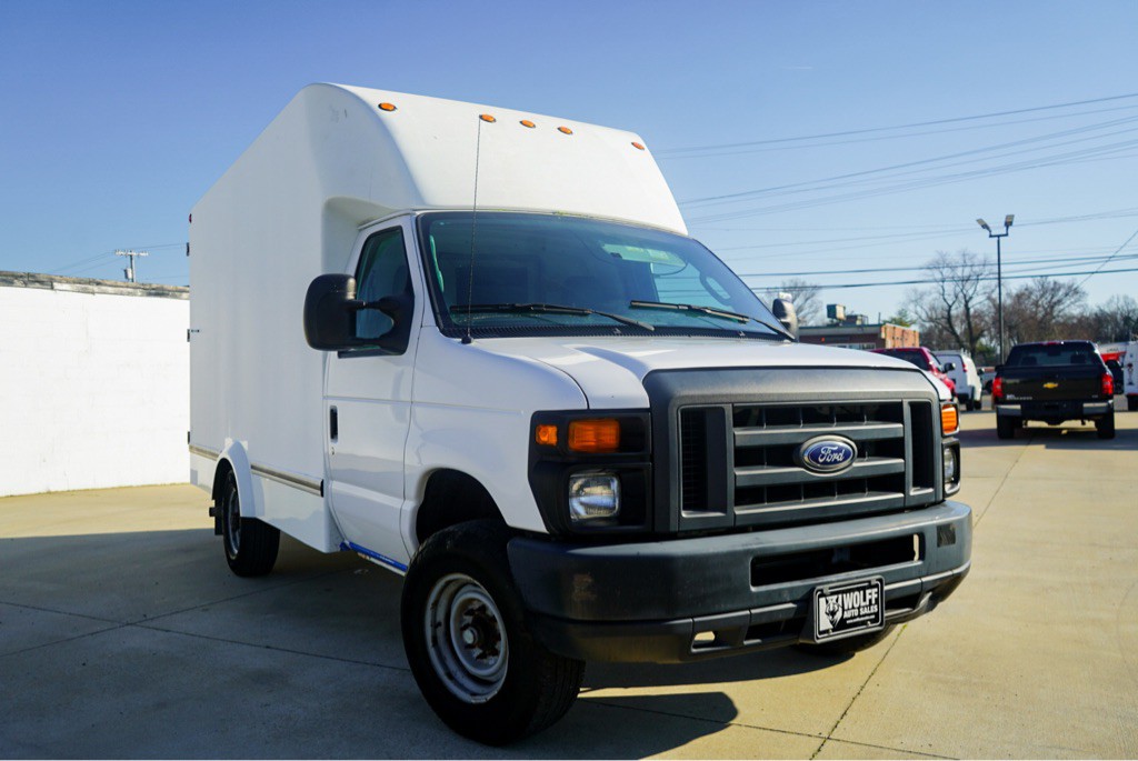 2017 Ford Econoline Image 4