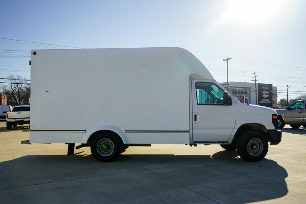 2017 Ford Econoline Image 5