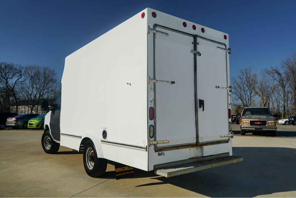 2017 Ford Econoline Image 8