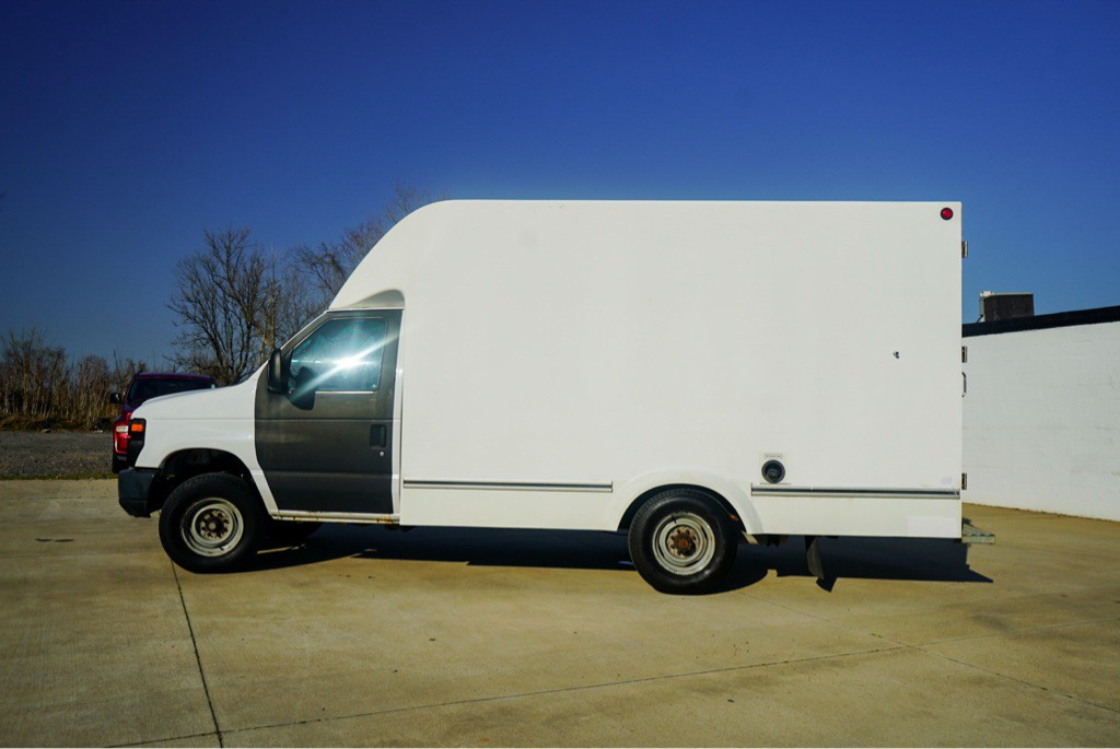 2017 Ford Econoline Image 9